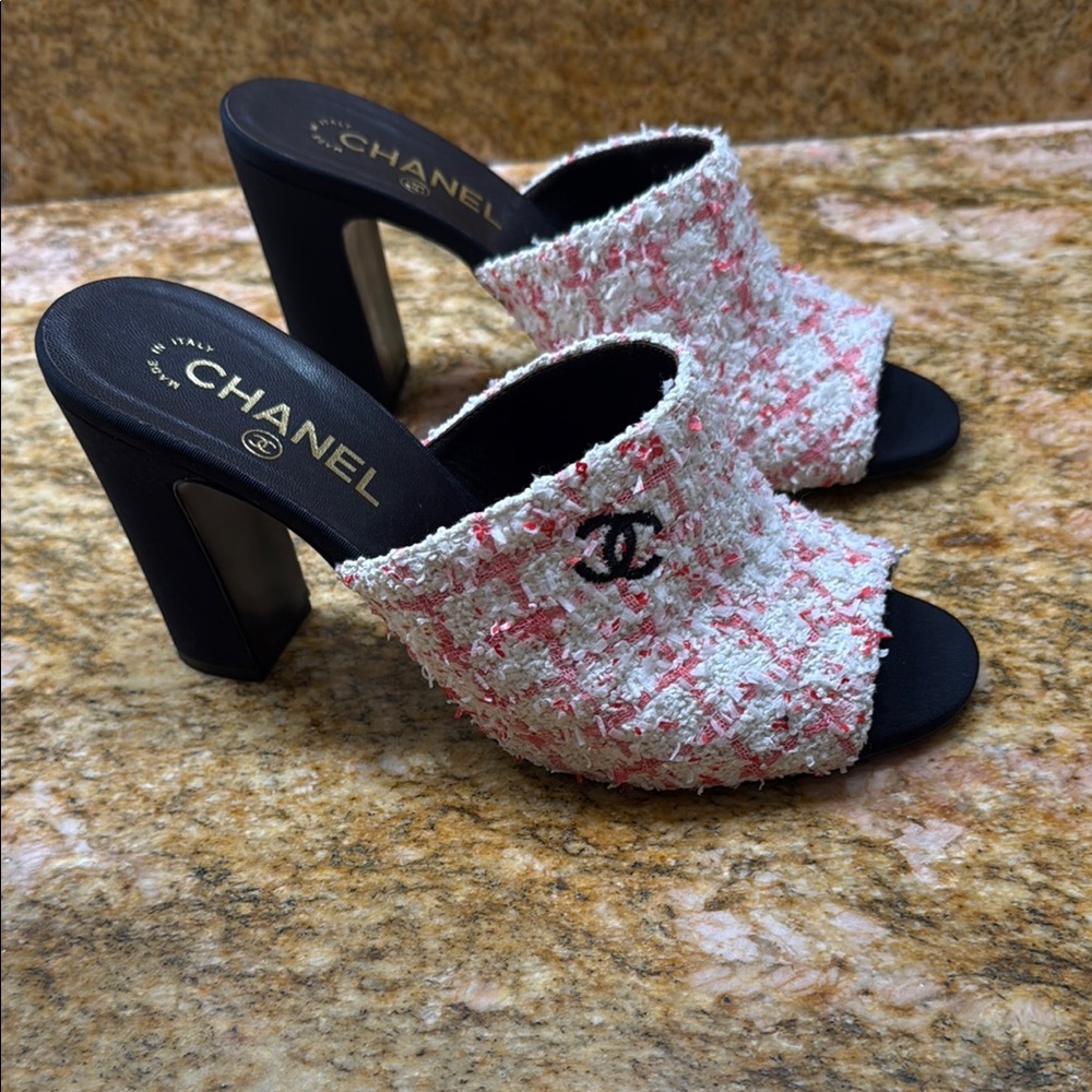 Chanel Pink and White Mules with Tweed Design - Picture 2 of 11